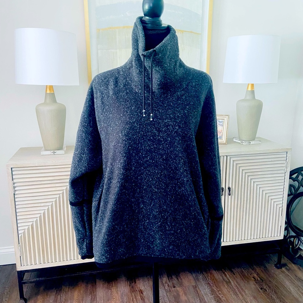 Nike pullover, size medium, like new
